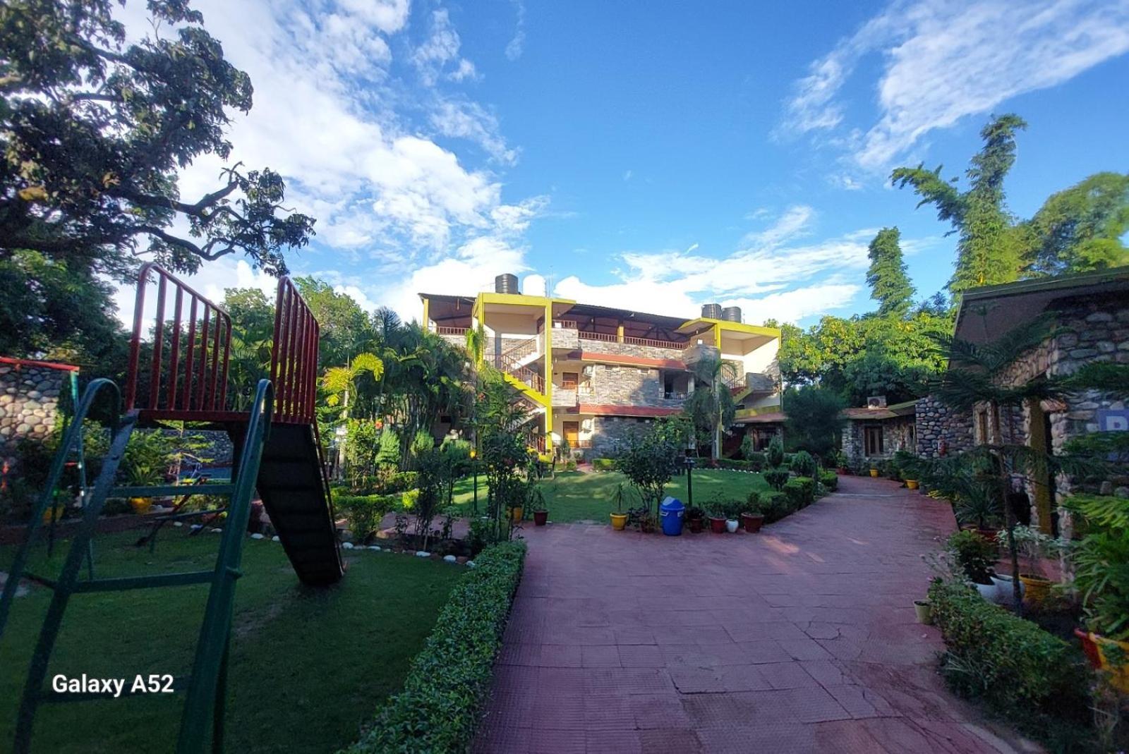 Hr Dukes Den Resort Rámnagar Kültér fotó